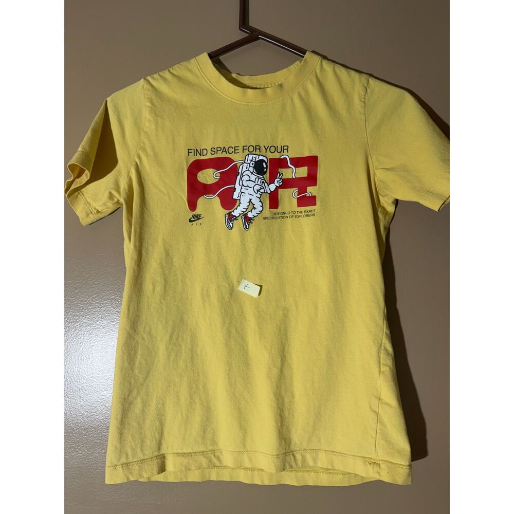 Nike Air Boys T-Shirt Size Large Yellow Graphic